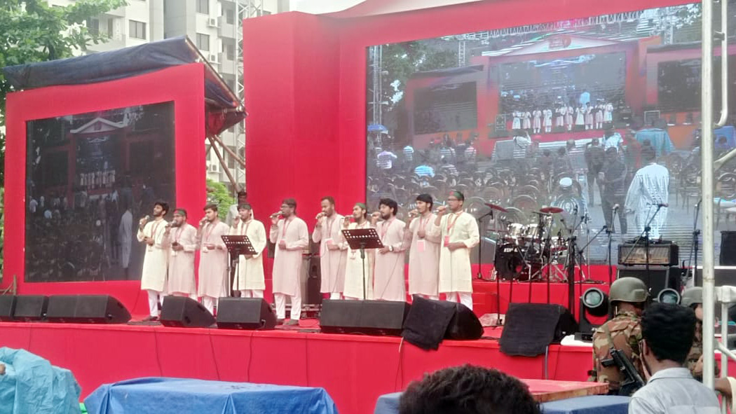 মানিক মিয়া অ্যাভিনিউতে সাইমুম শিল্পীগোষ্ঠীর গানে শুরু ‎জুলাই গণ-অভ্যুত্থানের বর্ষপূর্তির আয়োজন