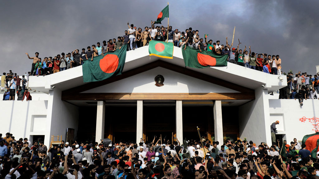 কাল জুলাই শহীদ দিবসে রাষ্ট্রীয় শোক, পতাকা থাকবে অর্ধনমিত