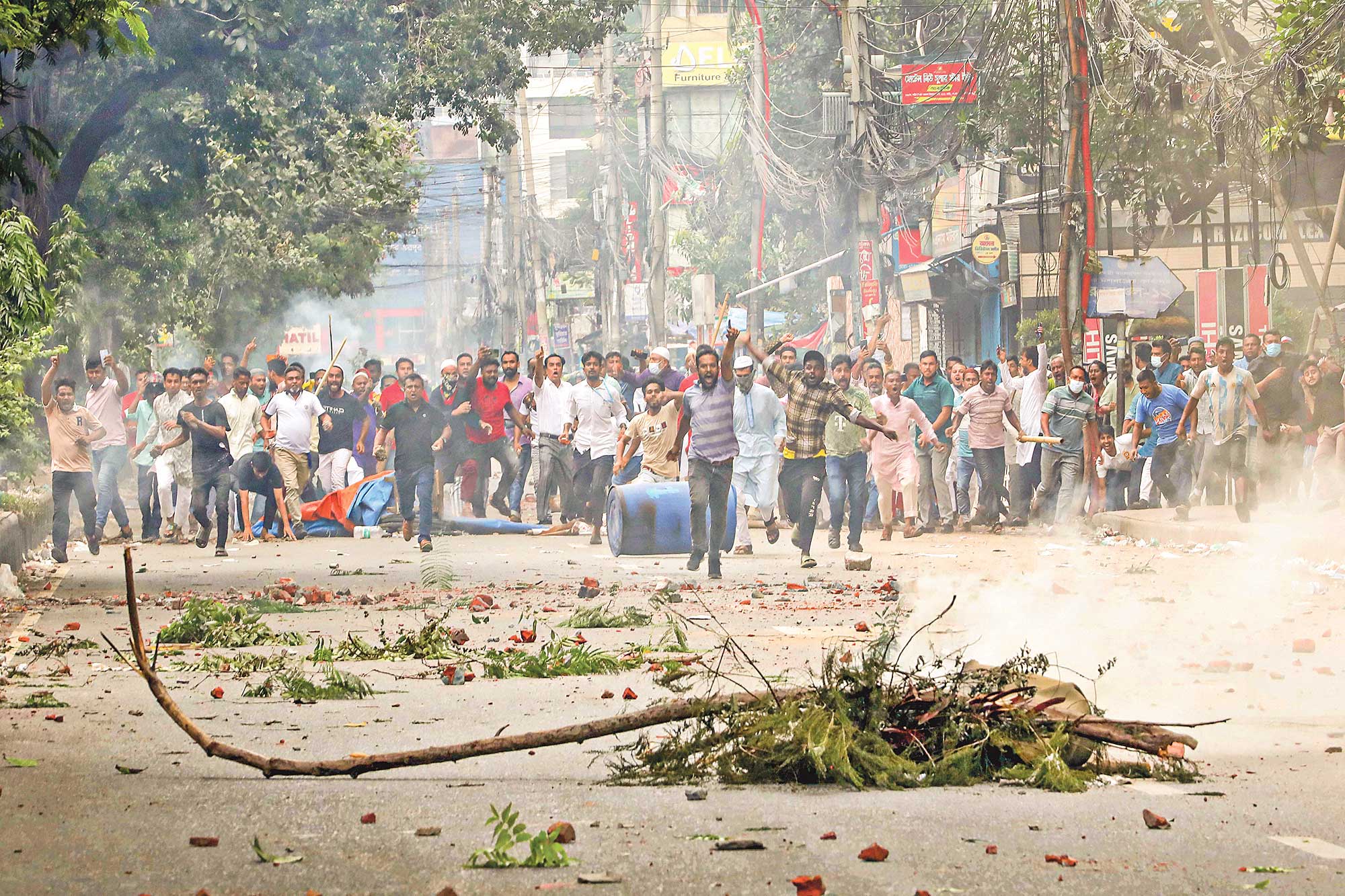পল্টনে রুদ্ধশ্বাস কয়েক ঘণ্টা