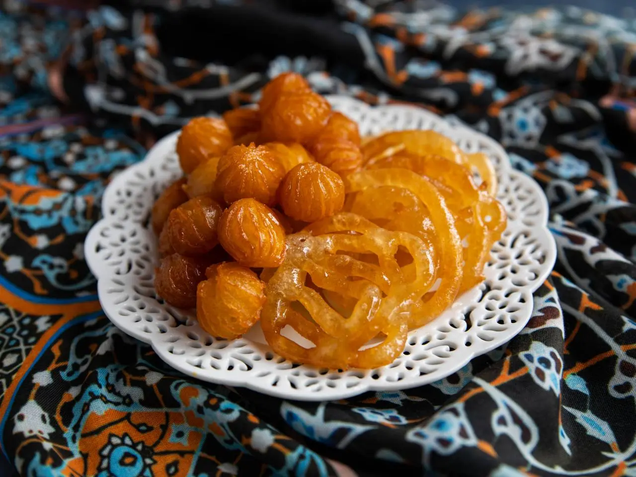 জিলাপি ও বেমিয়েহ্। ছবি: সংগৃহীত