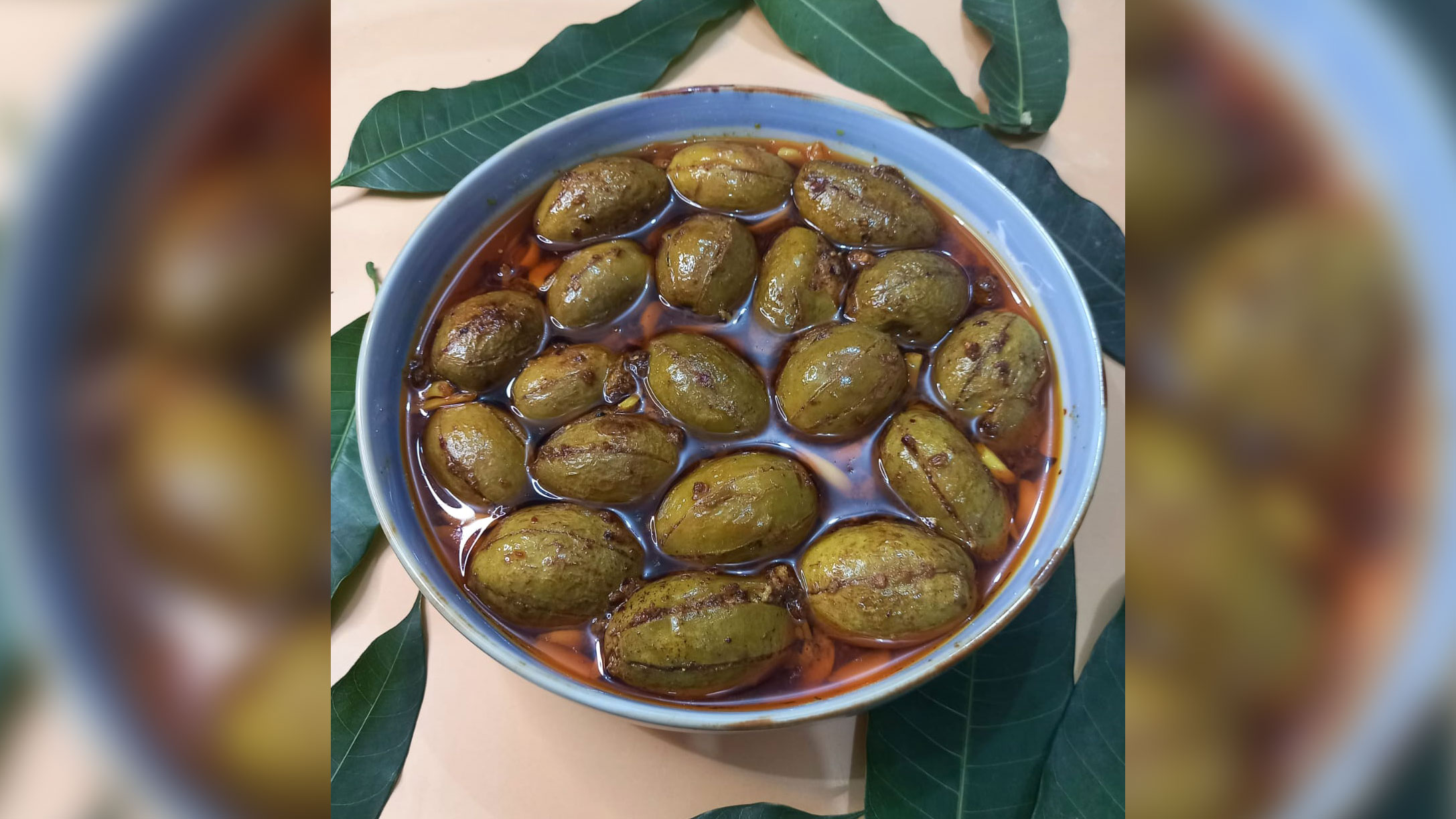 তেলে ডোবানো আস্ত জলপাইয়ের আচার