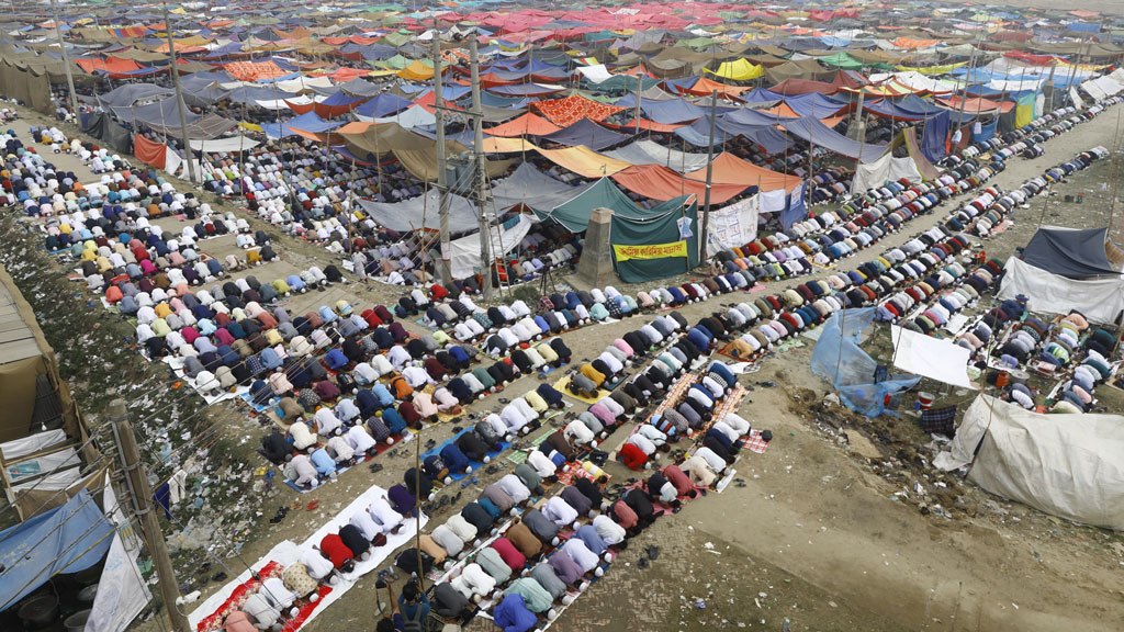 ইজতেমা ময়দানে বৃহৎ জুমার জামাত আদায়