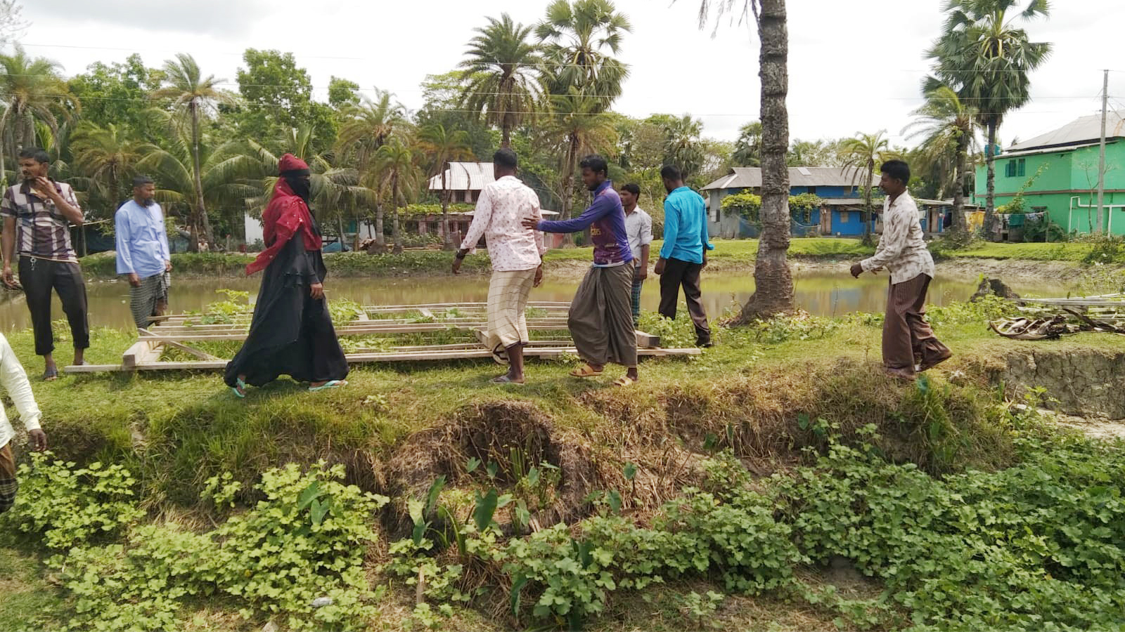 বরগুনায় কোটি টাকার জমি দখলের চেষ্টার অভিযোগ, সাংবাদিককে হুমকি