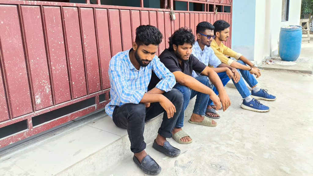 জামালপুরে প্রবেশপত্র না পাওয়ায় এইচএসসি পরীক্ষায় অংশ নিতে পারেননি ১৭ শিক্ষার্থী