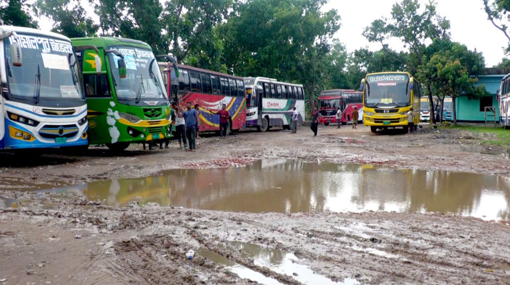 ৪২ বছরেও উন্নয়নের ছোঁয়া লাগেনি জামালপুর আন্তজেলা বাস টার্মিনালে