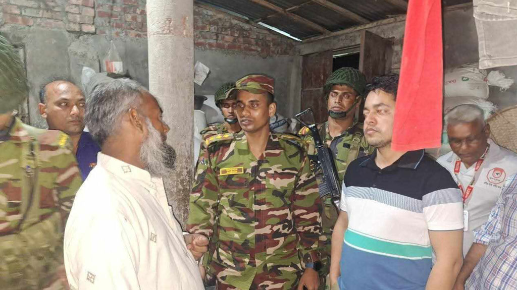 যৌথ বাহিনীর অভিযানে ২৬১ বস্তা সরকারি চাল জব্দ, আটক ৪