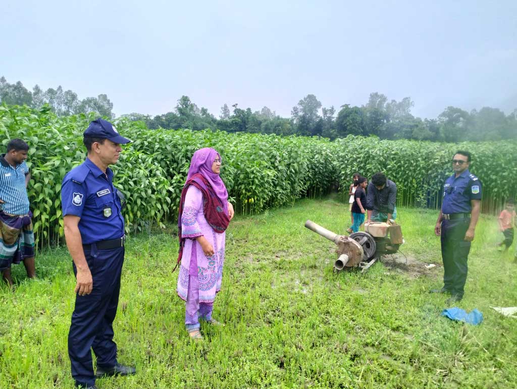 বকশীগঞ্জে অবৈধ বালু উত্তোলনের বিরুদ্ধে অভিযান, ড্রেজার ও পাইপ ধ্বংস