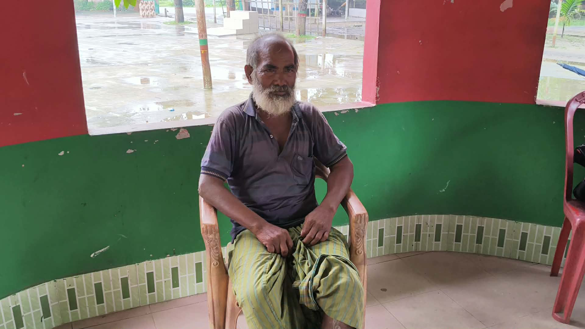 জামালপুর সীমান্তের নোম্যানস ল্যান্ডে থাকার পর সেই বৃদ্ধ এখন থানায়