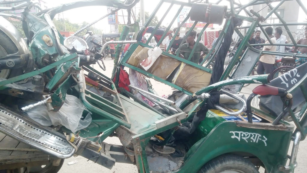 জামালপুরে কাভার্ড ভ্যানচাপায় অটোরিকশার ৩ যাত্রী নিহত, আহত ৪