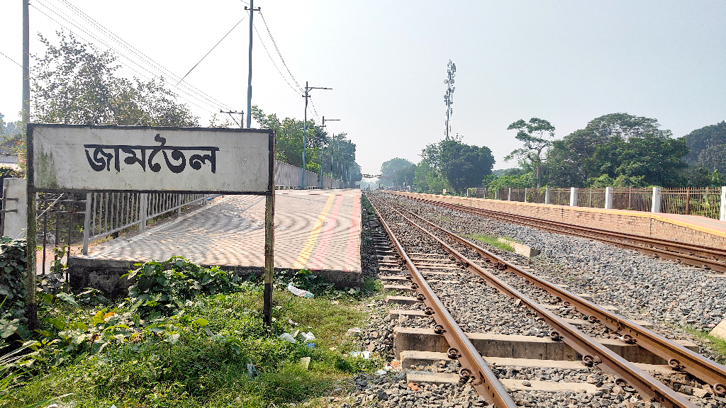 রাবি শিক্ষার্থীদের রেল অবরোধের প্রভাব জামতৈলে, ট্রেন না পেয়ে ফিরলেন যাত্রীরা
