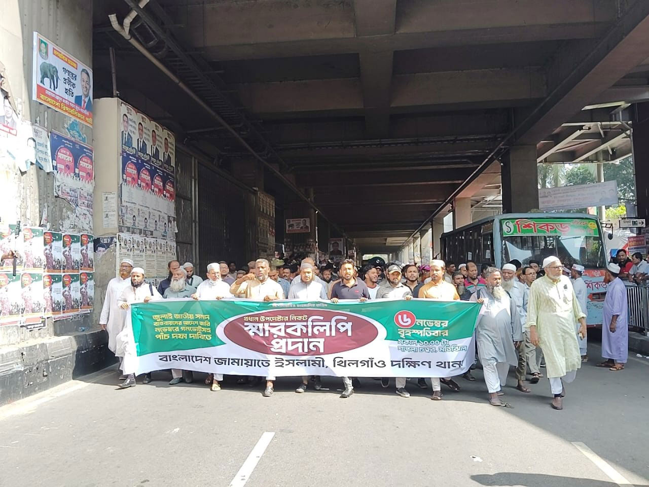 শাপলা চত্বর ও কাকরাইলে জড়ো হয়েছেন জামায়াতসহ ৮টি দলের নেতাকর্মীরা