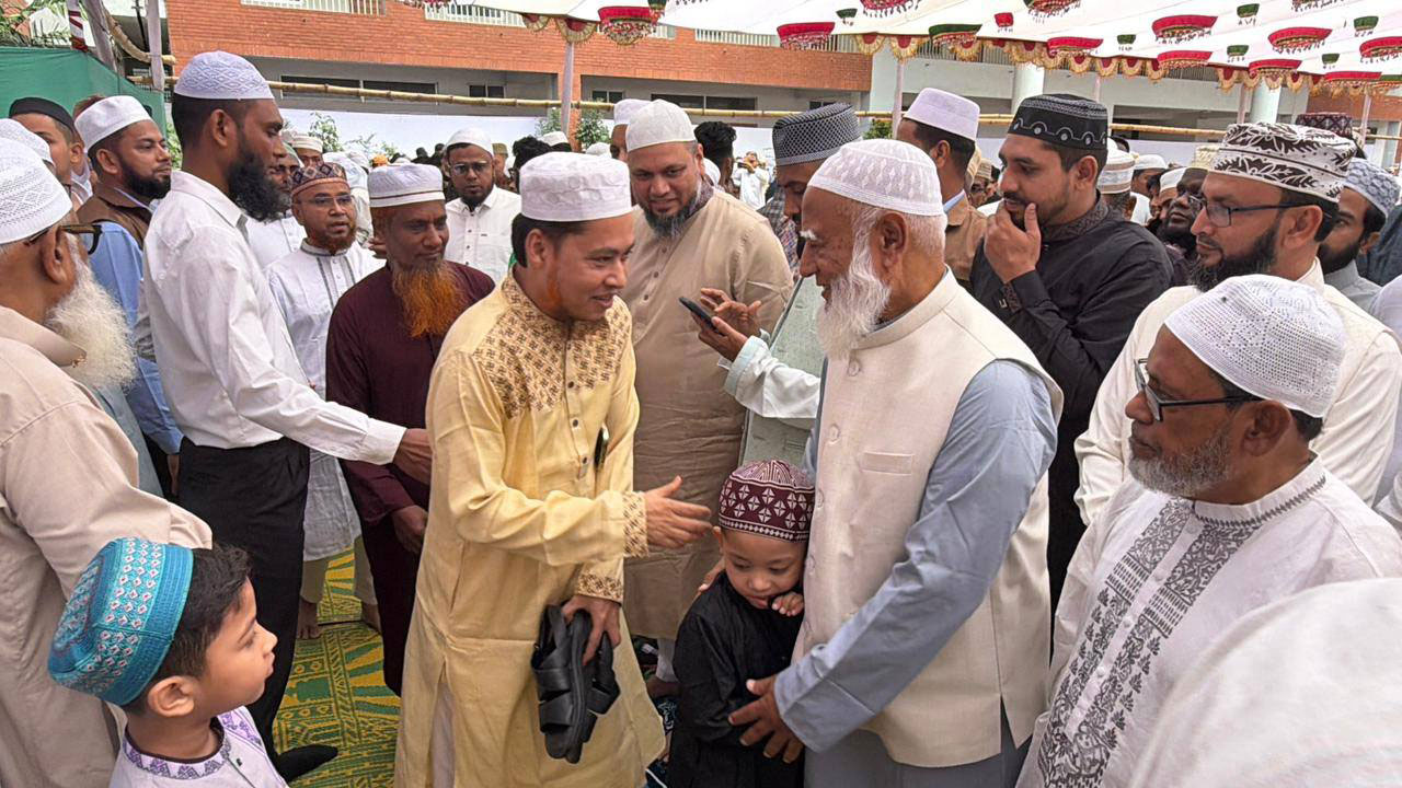রাজধানীর মিরপুরে নিজ আসনে ঈদের নামাজ পড়লেন জামায়াত আমির