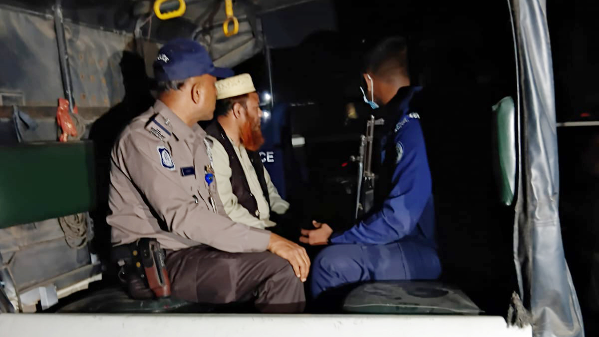 বগুড়ায় ভোটকেন্দ্রে অনুপ্রবেশের অভিযোগে জামায়াত নেতা আটক