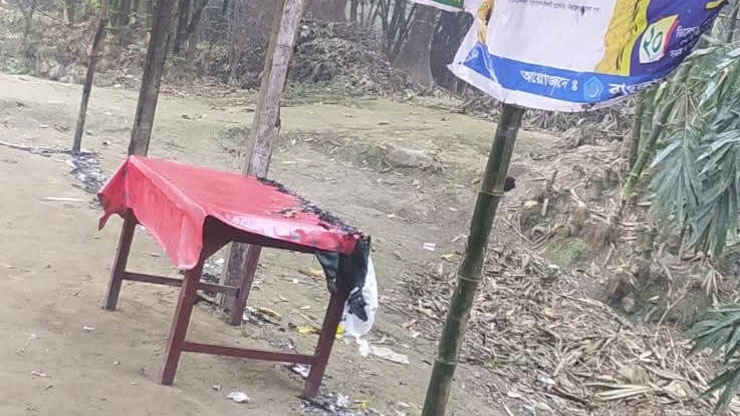 কামারখন্দে জামায়াতের নির্বাচনী অফিসে আগুন