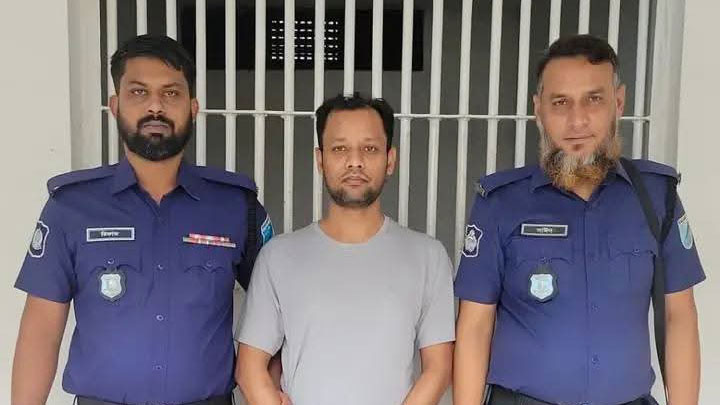 ছাত্র-জনতা হত্যা মামলায় জাবির সাবেক শিক্ষক গ্রেপ্তার