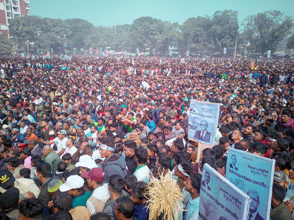 ঠাকুরগাঁওয়ে তারেক রহমানের জনসভায় নেতা-কর্মীর ঢল