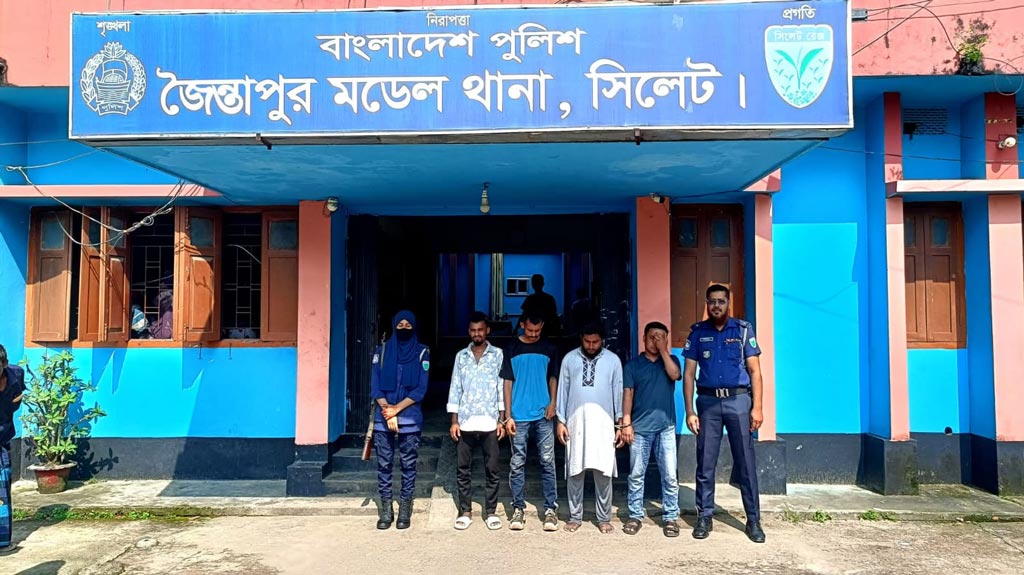 জৈন্তাপুরে মানবপাচারকারীসহ আটক ১৪
