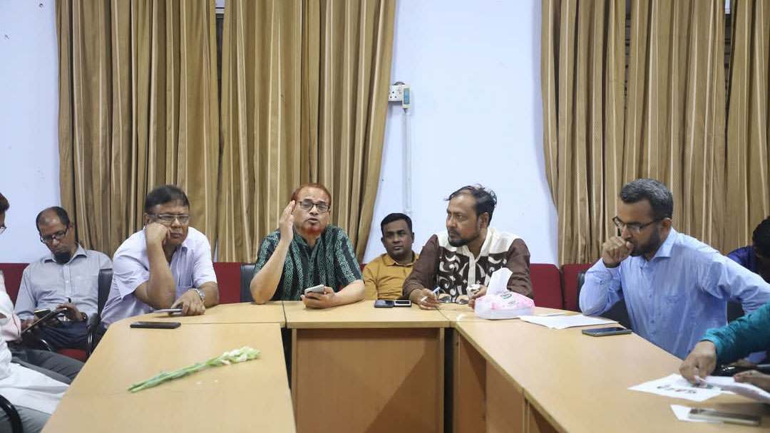 যুক্তরাষ্ট্র-সৌদি দূতাবাস অভিমুখে জবির শিক্ষক সমিতির মিছিলের ডাক