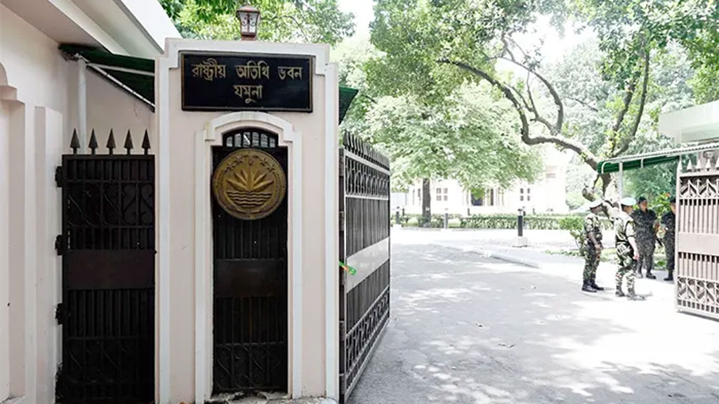 প্রধান উপদেষ্টার সঙ্গে উচ্চপর্যায়ের বৈঠকে তিন বাহিনীর প্রধান