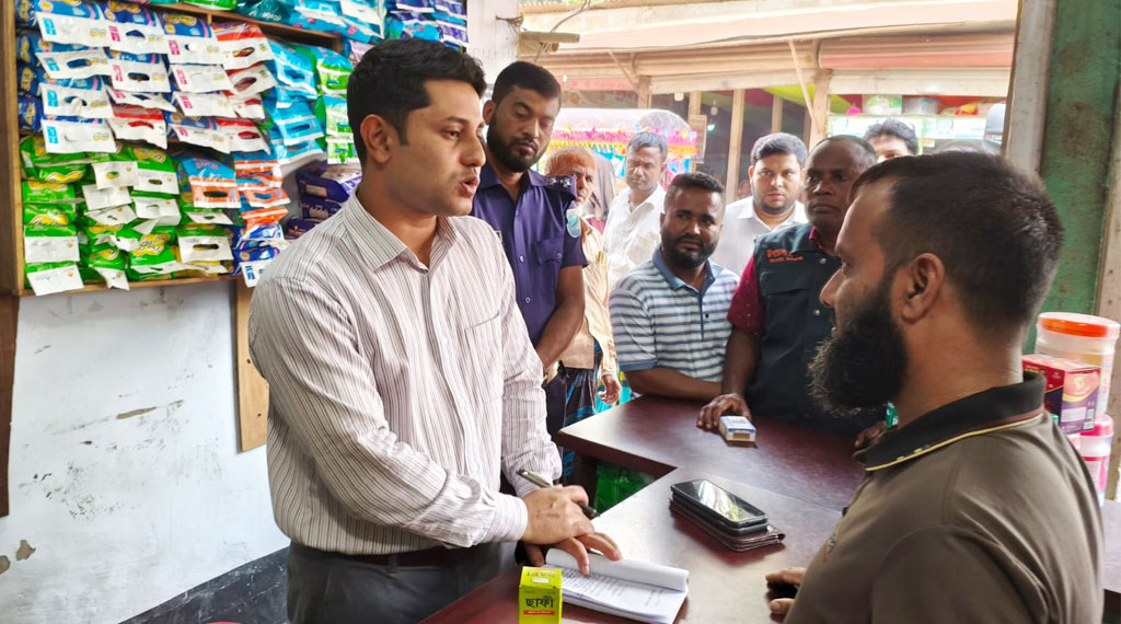 মেয়াদোত্তীর্ণ ও নমুনা ওষুধ বিক্রি, সিংগাইরে ৪ ফার্মেসিকে জরিমানা