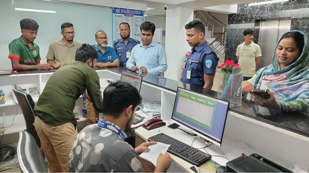 চাঁদপুরে মেয়াদোত্তীর্ণ ওষুধ রাখায় ট্রমা সেন্টারকে জরিমানা