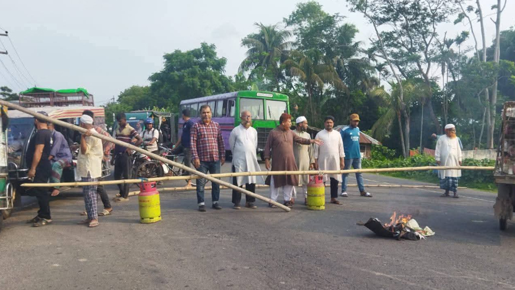 যশোরের নওয়াপাড়ায় চলছে সকাল-সন্ধ্যা হরতাল, স্থবির নৌবন্দর-মহাসড়ক