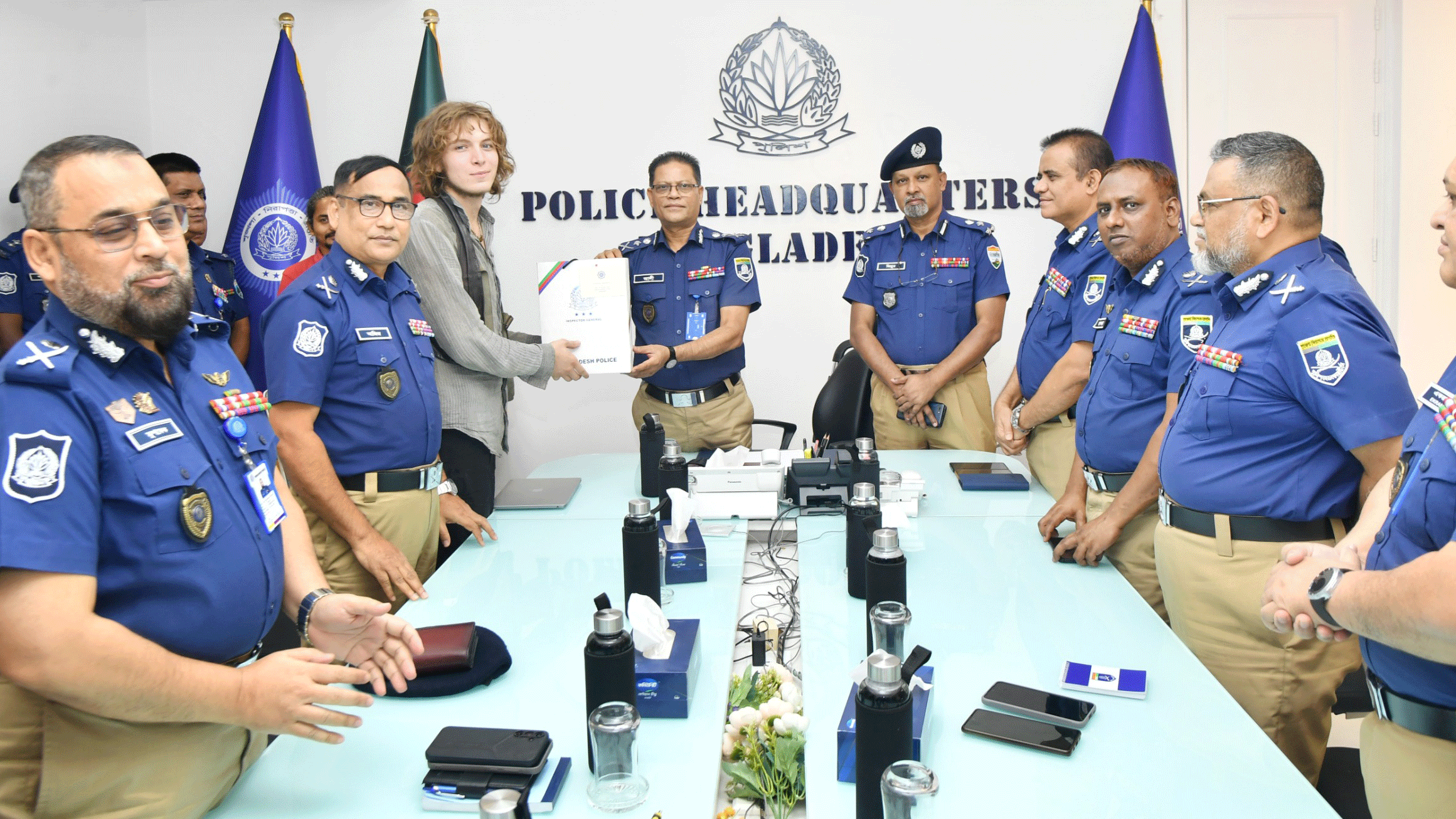জার্মান পর্যটকের সেই ল্যাপটপ উদ্ধার, পুরস্কৃত দুই পুলিশ কর্মকর্তা