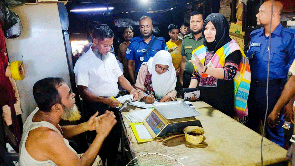 মিষ্টির দোকানসহ আট প্রতিষ্ঠান ও লরিচালককে ৬০ হাজার টাকা জরিমানা