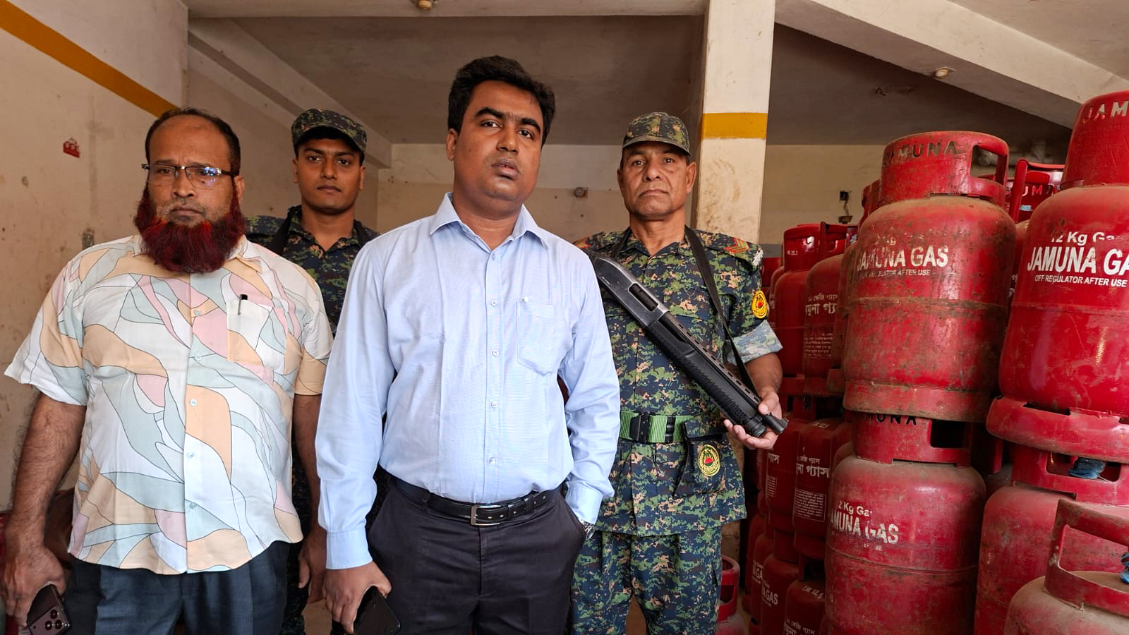 অতিরিক্ত দামে এলপি গ্যাস বিক্রি করায় ব্যবসায়ীর জরিমানা