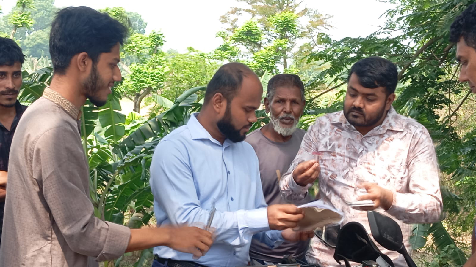 ড্রাইভিং লাইসেন্স ছাড়া তেল নিতে যাওয়া দুই চালকের জরিমানা