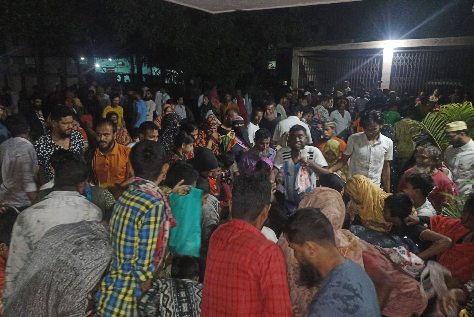 বরিশালে জাটকা লুট: আগেই মাছ সরিয়ে ফেলার অভিযোগ স্টাফদের বিরুদ্ধে