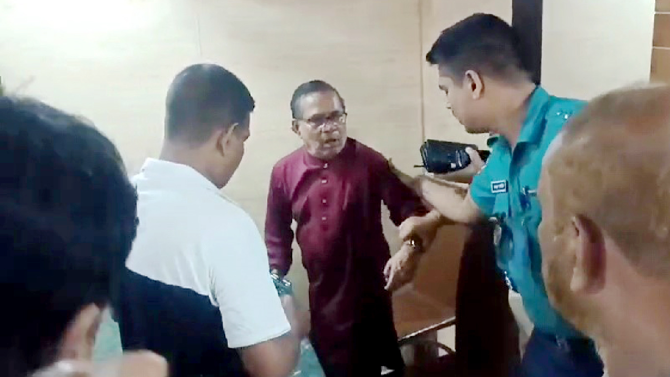 জি এম কাদেরের বাড়িতে হামলা: বরিশালে বিক্ষোভ করতে গিয়ে জাপার ৫ নেতা আটক