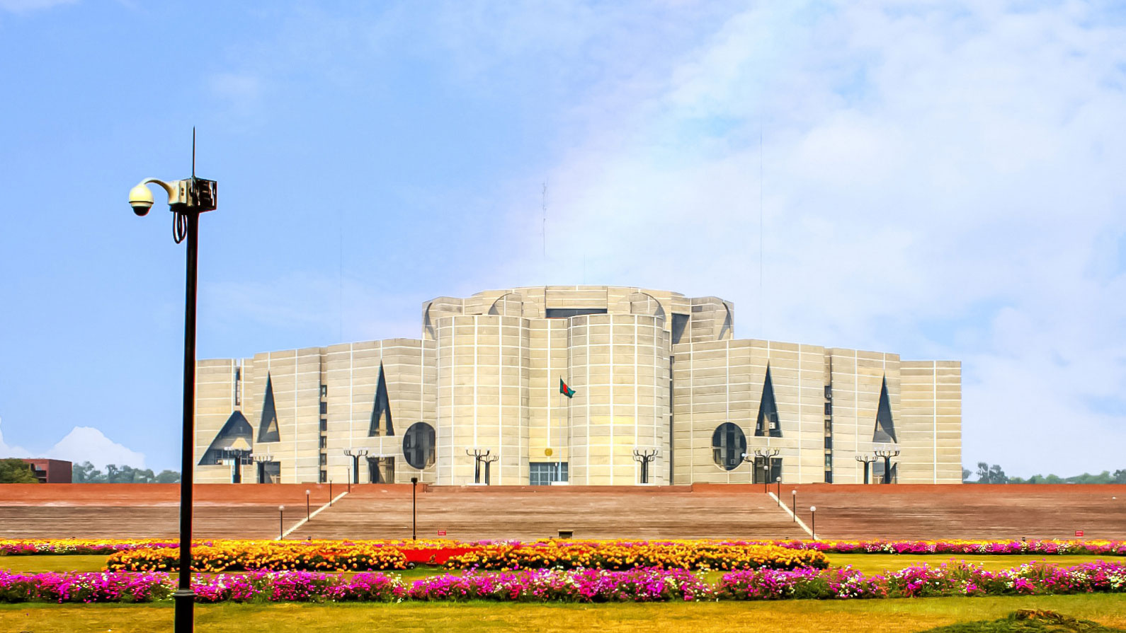 ত্রিভুজ সম্পর্কের অনিবার্য পরিণতির অপেক্ষায়