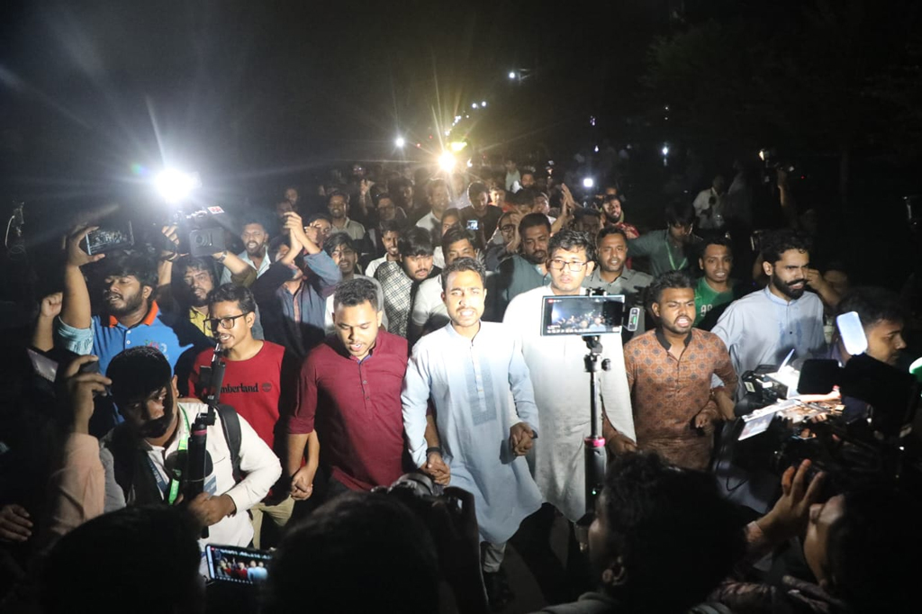 জাকসু নির্বাচন বর্জনের পর রাতে বিক্ষোভ মিছিল ছাত্রদলের
