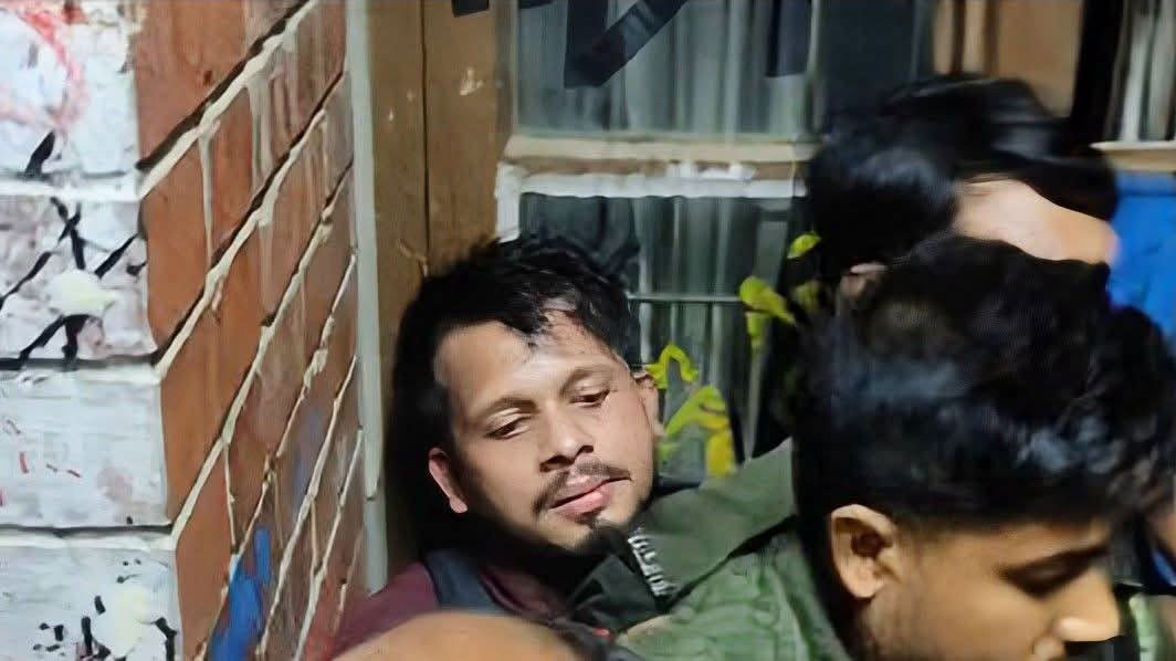 জাবির শৌচাগারে গোপনে নারীদের ভিডিও ধারণ, বহিরাগত যুবক আটক