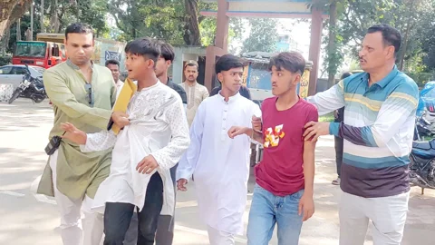 শ্রীপুর থানার সামনে যুবলীগের মিছিল, আটক ৮