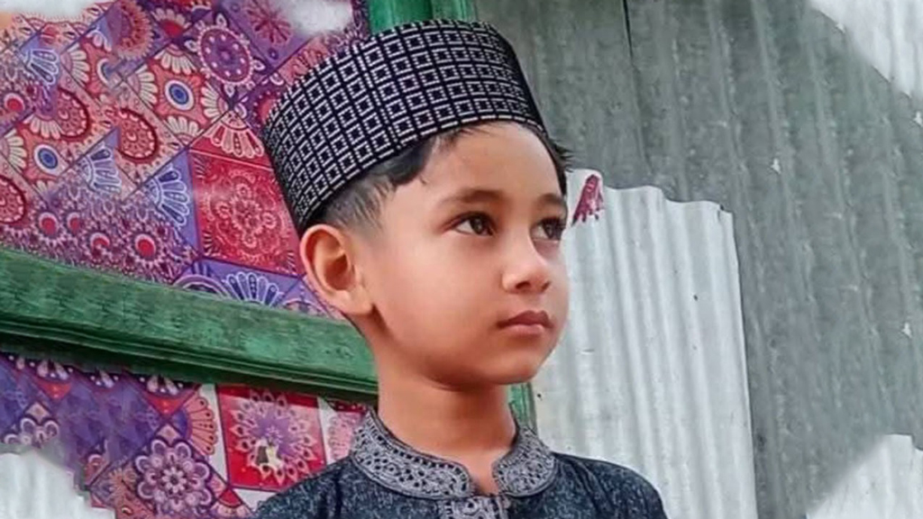 গাছে ঝুলছিল নিখোঁজ শিশুর লাশ, পরনের প্যান্ট দিয়ে ঢাকা মাথা-মুখ