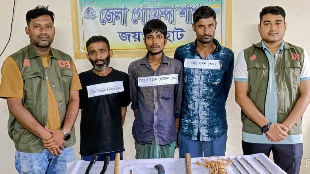 জয়পুরহাটে ডাকাতির প্রস্তুতির সময় আন্তজেলা ডাকাত দলের তিন সদস্য গ্রেপ্তার