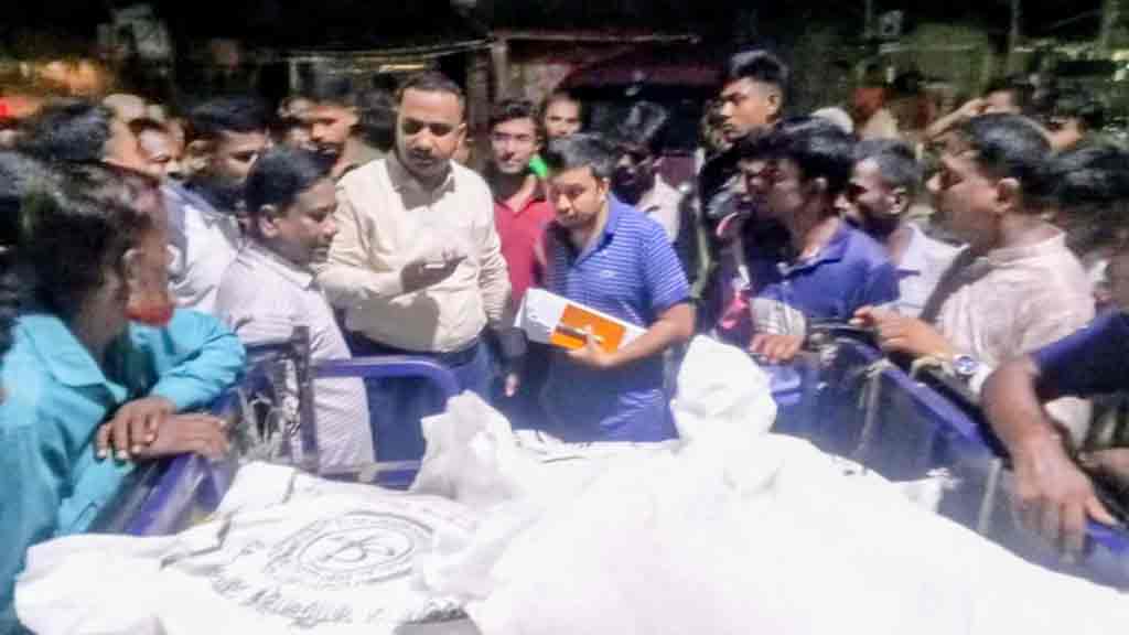 জয়পুরহাটে পাচারের সময় ২০ বস্তা সার জব্দ, ন্যায্যমূল্যে বিক্রি
