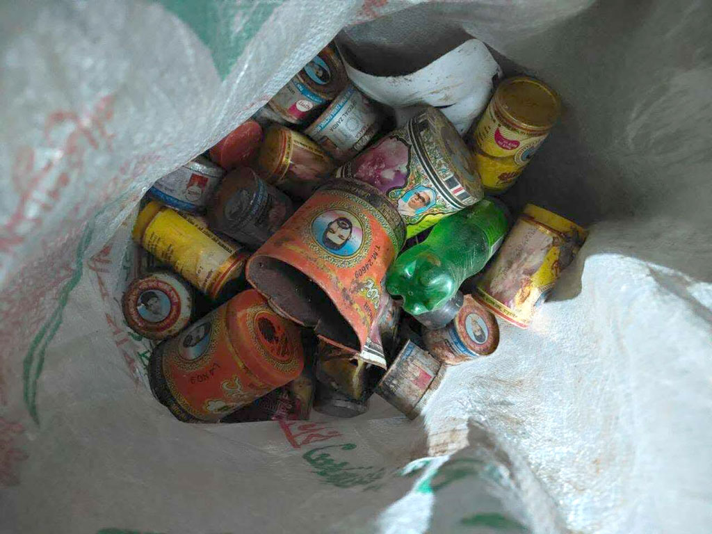 মোহাম্মদপুরে ৩৫ ককটেলসহ বোমা তৈরির সরঞ্জাম উদ্ধার