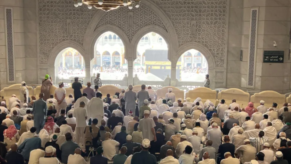 রমজানে মক্কা-মদিনায় প্রায় সাড়ে ৩ কোটি মুসল্লির ইফতার