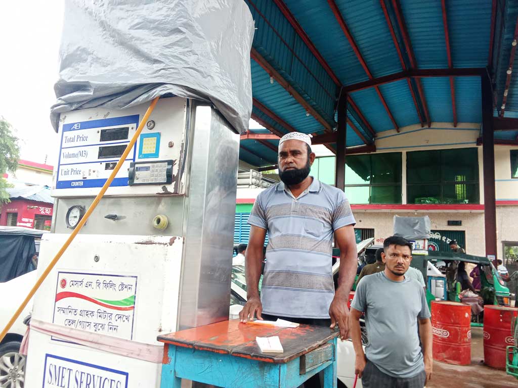গুলশানে চাঁদাবাজি: ফিলিং স্টেশনের কর্মচারী বাবার দাবি, ‘দুই ছেলে ফেঁসে গেছে’