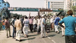 কালিয়াকৈরে অটোরিকশাচালকদের মহাসড়ক অবরোধ, যানজটে দুর্ভোগ