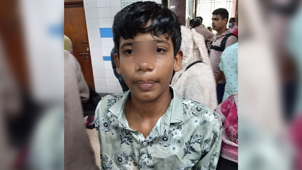 কুড়িয়ে পাওয়া ককটেল বিস্ফোরণে কিশোর আহত, পাঠানো হলো ঢাকায়