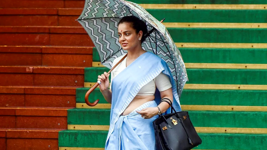 বাছুরের চামড়া থেকে আভিজাত্যের প্রতীক, কঙ্গনার ব্যাগের নেপথ্য বাস্তবতা