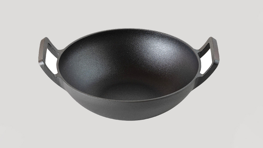 গরম কড়াইয়ে কেন ঠান্ডা পানি ঢালবেন না