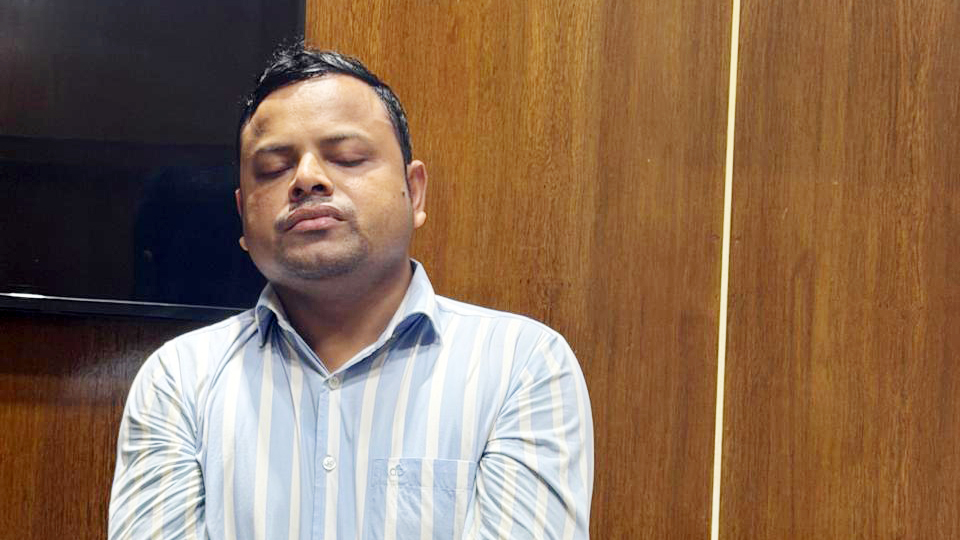 প্রধানমন্ত্রীর পরিবারের সদস্য ও দুই কর্মকর্তার নামে ভুয়া আইডি, প্রতারক গ্রেপ্তার