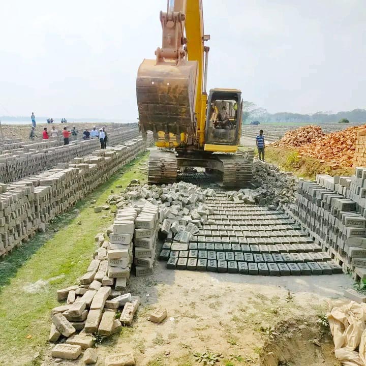 কাঠালিয়ায় গুঁড়িয়ে দেওয়া হয় ইটভাটা। ছবি: সংগৃহীত