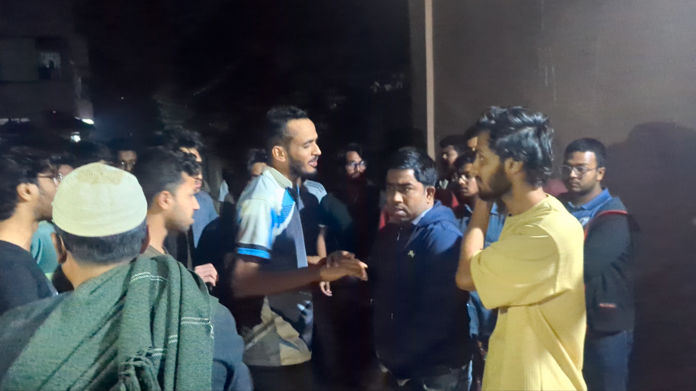 কুবিতে হলে ঢুকে দুই শিক্ষার্থীকে মারধরের অভিযোগ ছাত্রদল নেতার বিরুদ্ধে