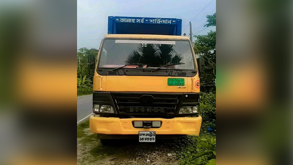 নাটোরে মহাসড়কে ডাকাতি, ১০ লাখ টাকার মালপত্র লুট